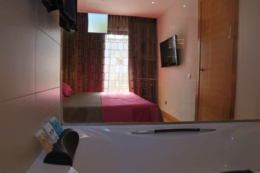 R2 Romantic Fantasia Dreams & Suites Hotel (Adults Only) タラハレホ エクステリア 写真